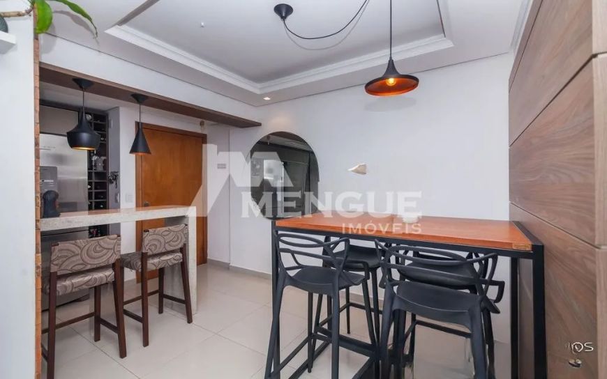 Apartamento residencial com 3 dormitórios e 2 vagas em condomínio à venda no bairro Sarandi em Porto