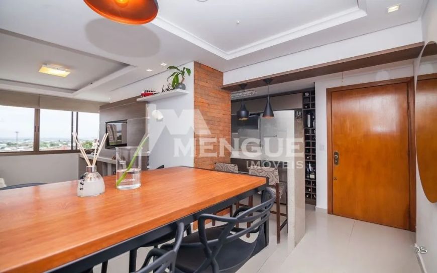 Apartamento residencial com 3 dormitórios e 2 vagas em condomínio à venda no bairro Sarandi em Porto