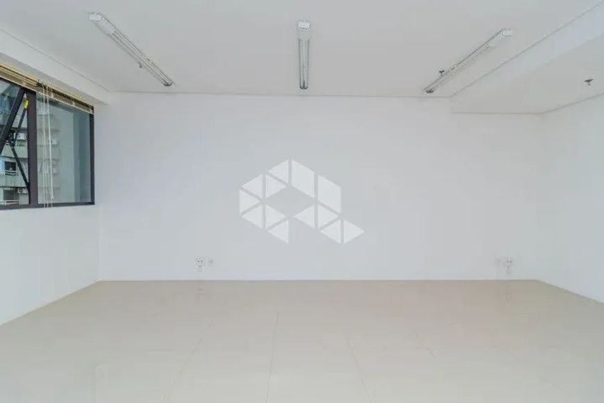 SALA COMERCIAL DE 32,18 m² NA AVENIDA PRAIA DE BELAS