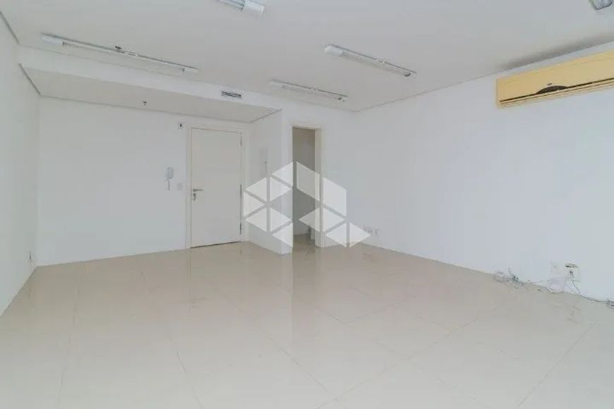 SALA COMERCIAL DE 32,18 m² NA AVENIDA PRAIA DE BELAS