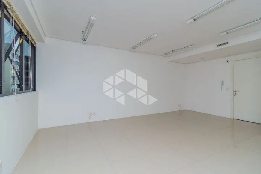 SALA COMERCIAL DE 32,18 m² NA AVENIDA PRAIA DE BELAS