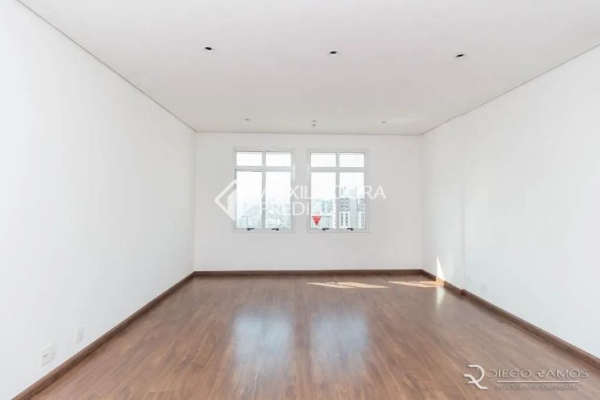 SALA COMERCIAL MENINO DEUS, ANDAR ALTO COM VISTA E VAGA ESCRITURADA