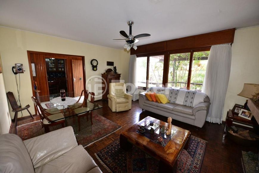 Casa à venda Rua Doutor Jorge Fayet, Chácara das Pedras - Porto Alegre