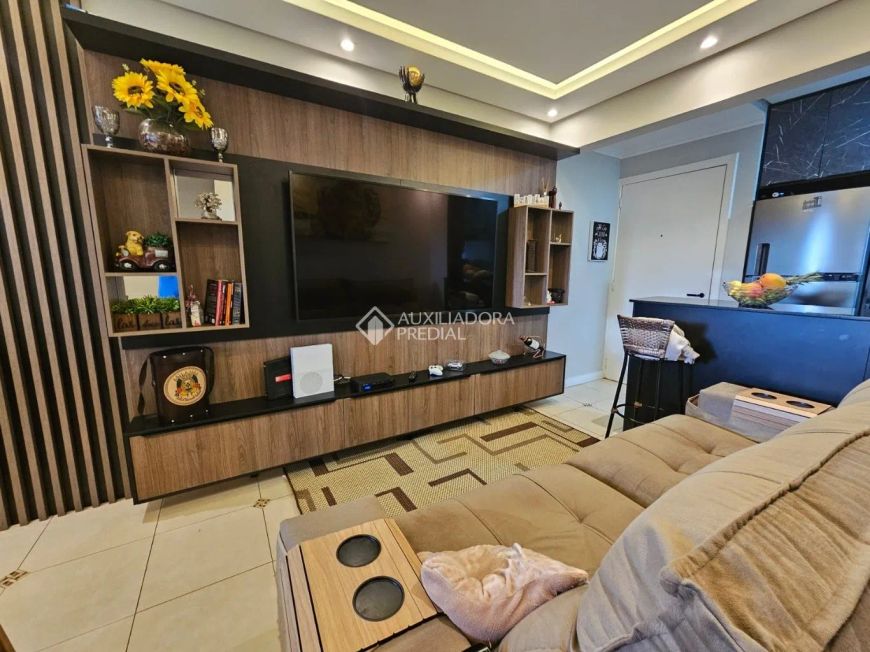 Lindo apartamento decorado e mobiliado de 2 dormitórios, vaga e infra na ZN