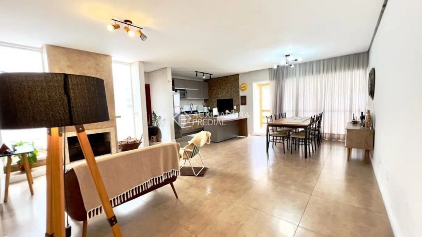 Casa térra à venda com 2 suítes e 03 vagas de garagem no bairro Guarujá