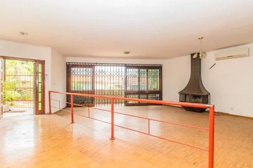 Casa para Venda - 408m², 3 dormitórios, sendo 3 suites, 4 vagas - Chácara das Pedras