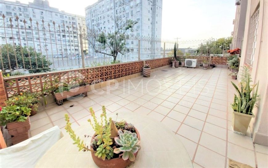 Apartamentos em Porto Alegre, no bairro Sarandi, à venda.