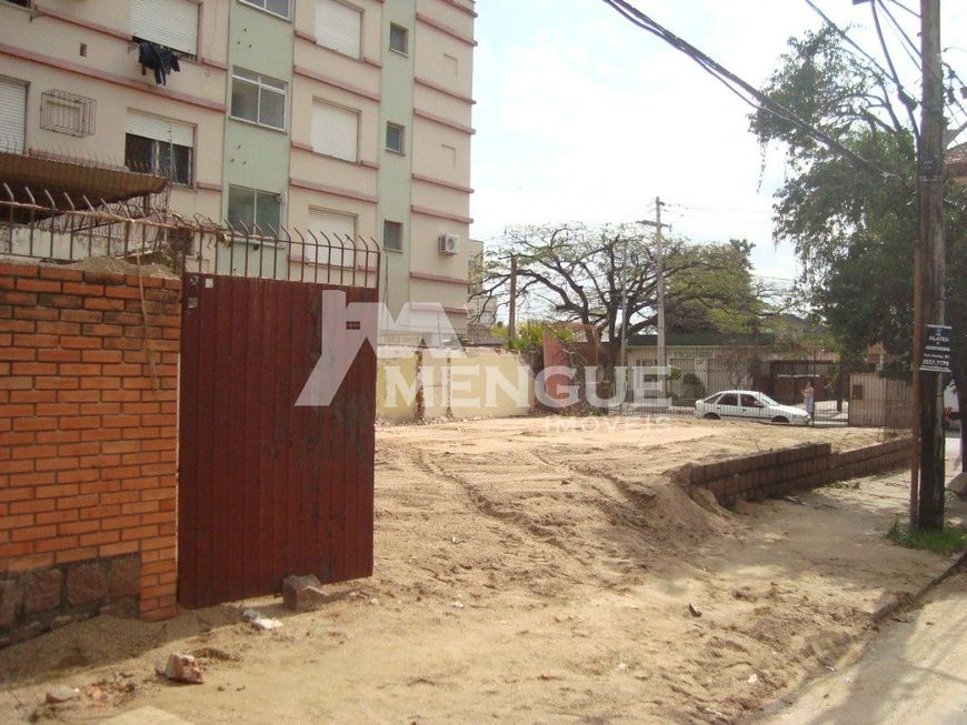 Terreno à venda no bairro Passo da Areia em Porto Alegre com 484m² por R$ 1.700.000,00.