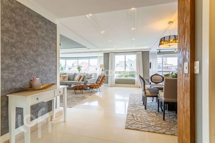 Apartamento com 3 Suítes com 216 m² e 3 vagas no Menino Deus - Porto Alegre - RS