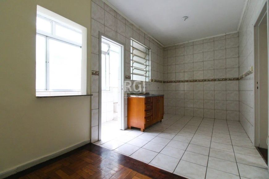 APARTAMENTO 3 DORMITÓRIOS SENDO 1 SUÍTE, 1 VAGA NO BAIRRO MENINO DEUS EM PORTO ALEGRE.Vende-se excel