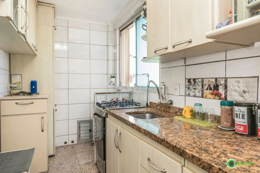 Lindo apartamento com uma vista maravilhosa para o Guaíba. Todo reformado com móveis planejados. 1 d