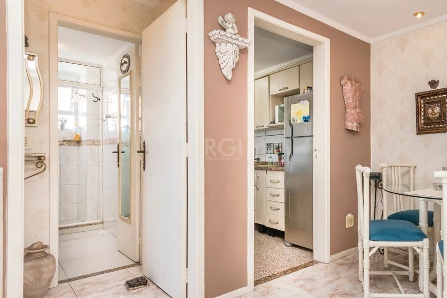 Lindo apartamento com uma vista maravilhosa para o Guaíba. Todo reformado com móveis planejados. 1 d