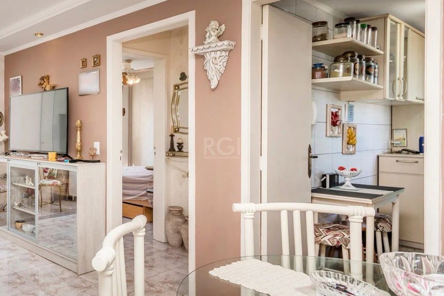 Lindo apartamento com uma vista maravilhosa para o Guaíba. Todo reformado com móveis planejados. 1 d