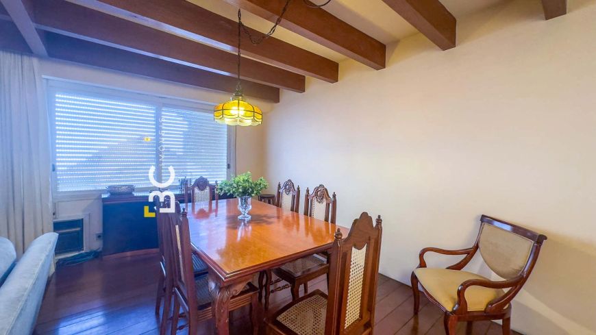 BC Imóveis vende amplo apartamento com 3 dormitórios no bairro Independência