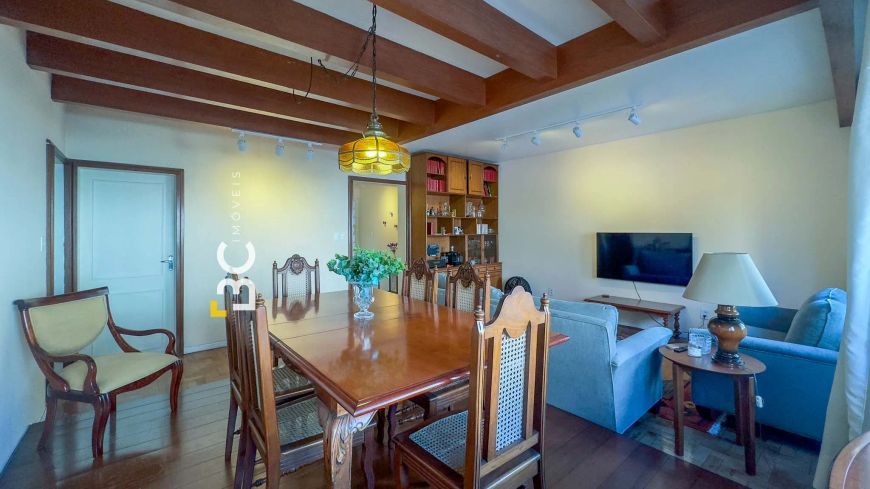 BC Imóveis vende amplo apartamento com 3 dormitórios no bairro Independência