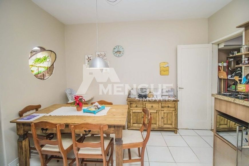 Apartamento com 2 dormitórios e 1 vaga de garagem, à venda no bairro Santa Maria Goretti em Porto Al