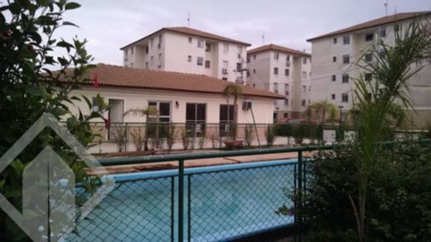 Apartamento TÉRREO, com 02 dormitórios sendo uma suíte,