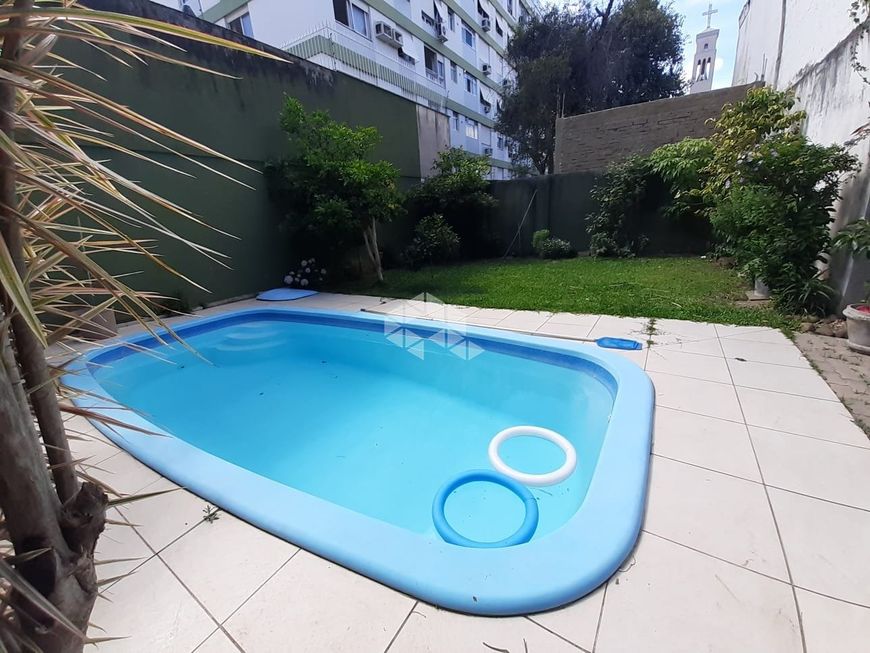 Casa /sobrado de 3 dormitórios, 1 suíte , piscina no bairro Azenha