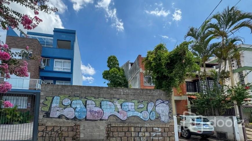 Imóvel na Buarque de Macedo com 0 dormitórios e 241.76m²