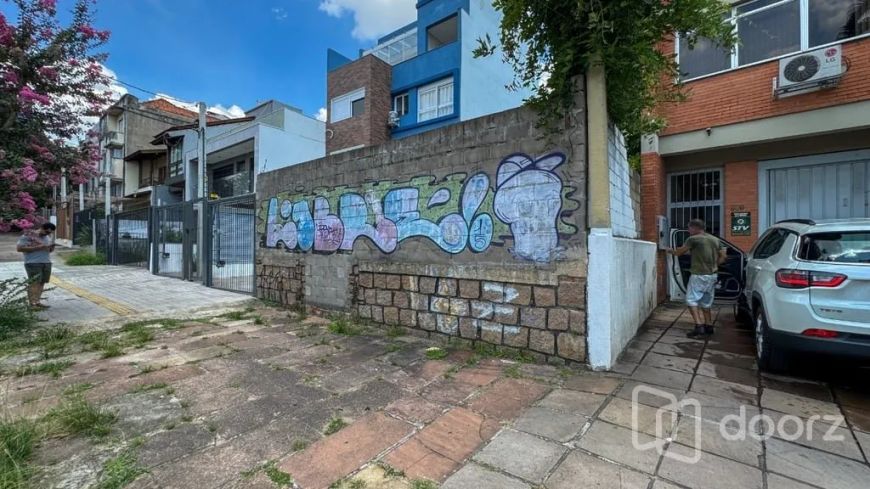 Imóvel na Buarque de Macedo com 0 dormitórios e 241.76m²