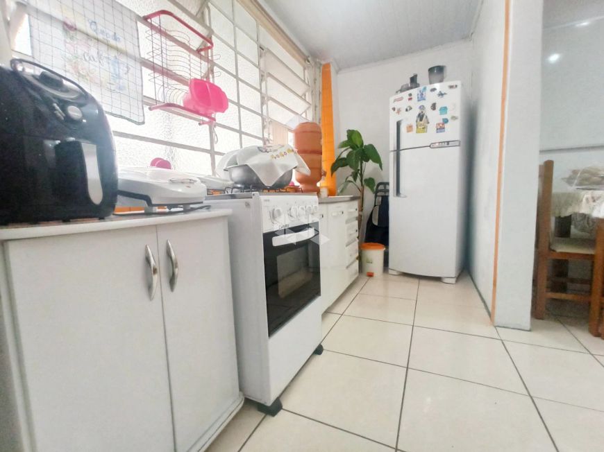 Apartamento com 03 dormitórios e garagem à venda no bairro Menino Deus