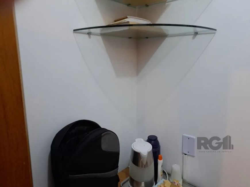 Baixou preço de 450 mil para 400 mil.Vende-se sala comercial, mobiliada e decorada, para consultório