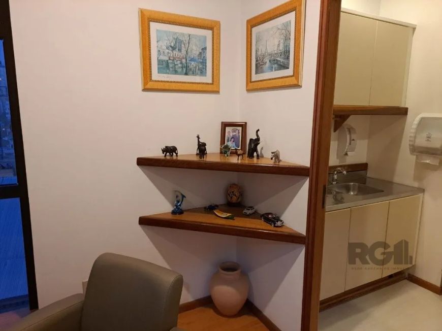 Baixou preço de 450 mil para 400 mil.Vende-se sala comercial, mobiliada e decorada, para consultório