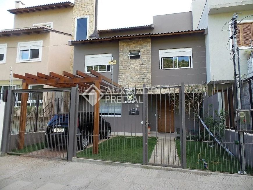 Casa de 3 quartos no bairro Guarujá.