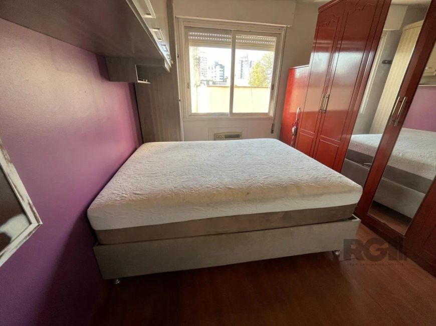 Cobertura de dois quartos (dormitórios) no bairro Jardim Botânico em Porto Alegre.Na parte de baixo,
