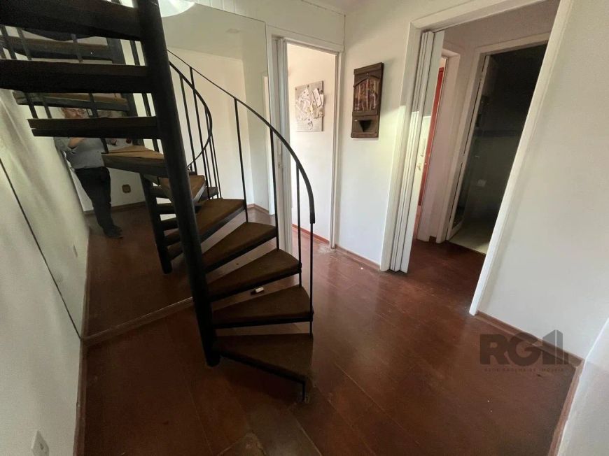 Cobertura de dois quartos (dormitórios) no bairro Jardim Botânico em Porto Alegre.Na parte de baixo,