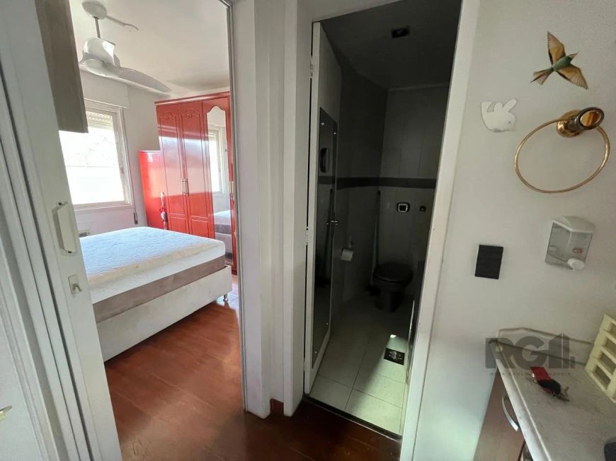 Cobertura de dois quartos (dormitórios) no bairro Jardim Botânico em Porto Alegre.Na parte de baixo,