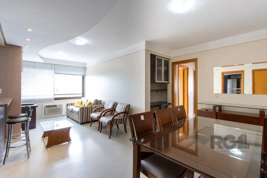 Apto com 3 dormitórios, sendo 1 suíte, ampla sala de estar jantar, cozinha semi mobiliada, vista mag