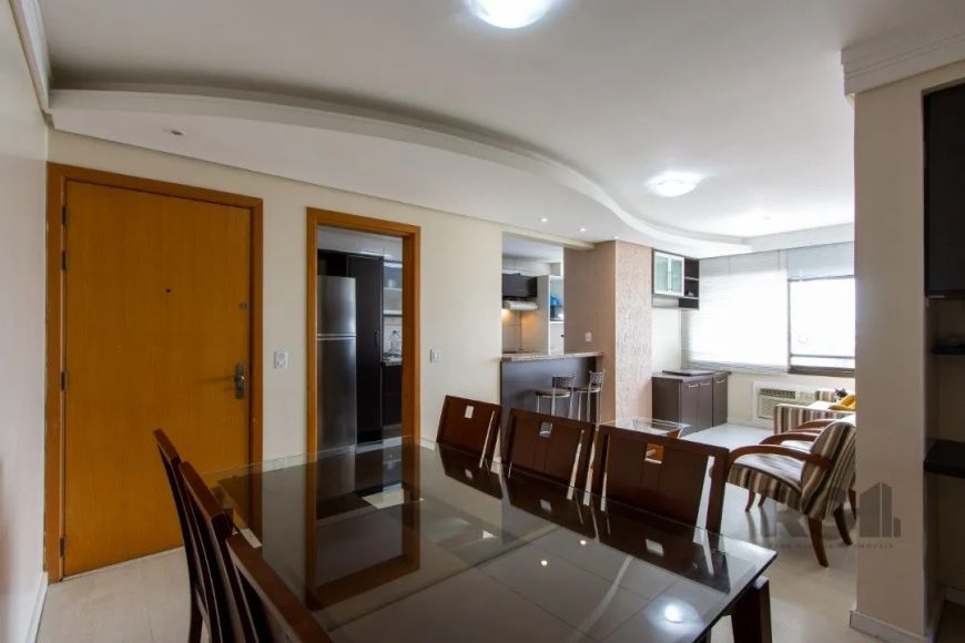 Apto com 3 dormitórios, sendo 1 suíte, ampla sala de estar jantar, cozinha semi mobiliada, vista mag