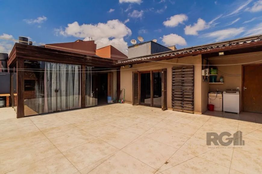 Ótima cobertura de 3 dormitórios no bairro Teresópolis! São 251m² de área privativa distribuídos em