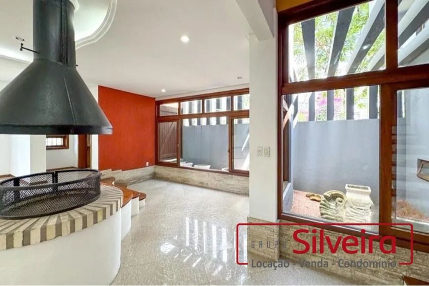 Casa em Porto Alegre, no bairro Lomba do Pinheiro, à venda.
