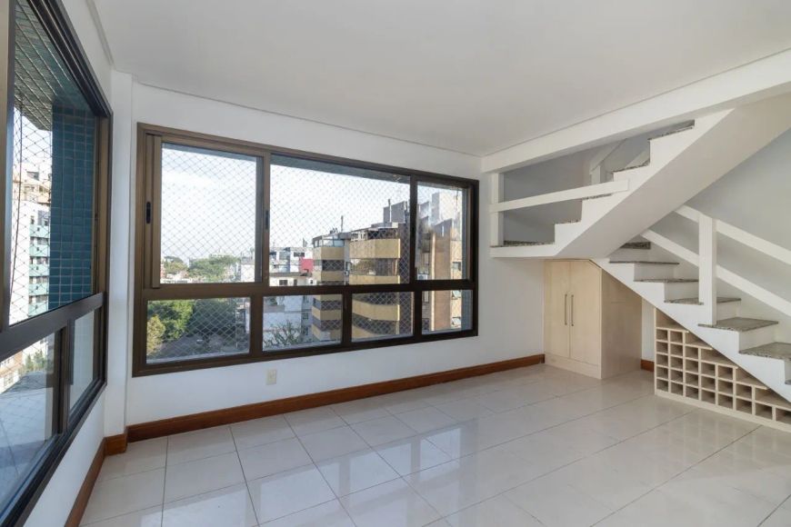 Apartamento à venda no bairro Mont Serrat com 130 m² e 3 dormitórios/quartos.