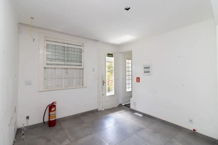 Edifício à Venda no Bairro Auxiliadora com Área Útil de 290 m² Disponível