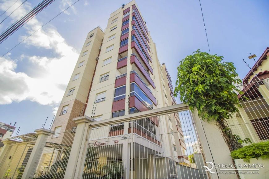 Cobertura à venda no Jardim Botânico com 240m² e 3 dormitórios/quartos disponíveis.