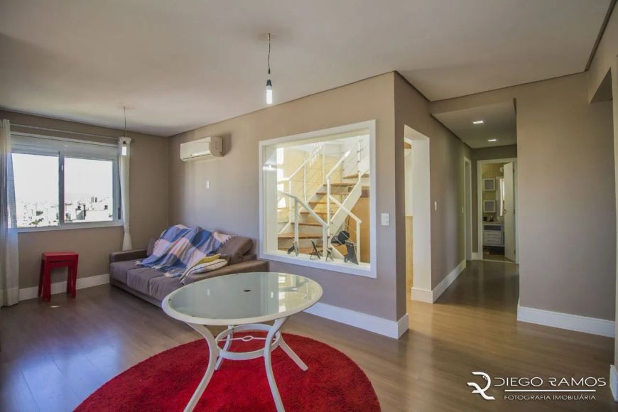 Cobertura à venda no Jardim Botânico com 240m² e 3 dormitórios/quartos disponíveis.