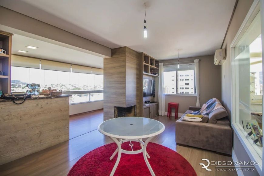 Cobertura à venda no Jardim Botânico com 240m² e 3 dormitórios/quartos disponíveis.