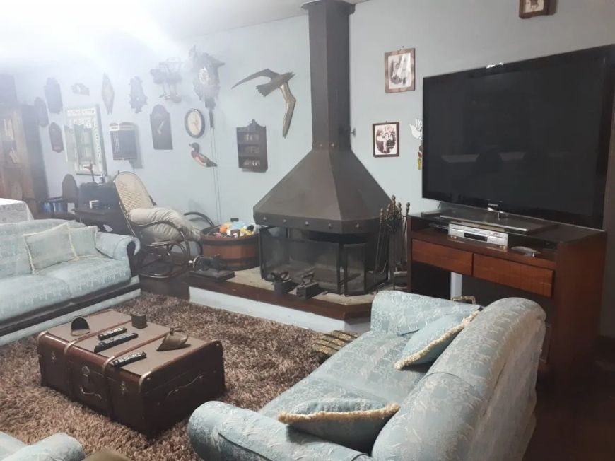 Casa residencial à venda no bairro Chácara Das Pedras com 187 m² e 3 dormitórios/quartos.