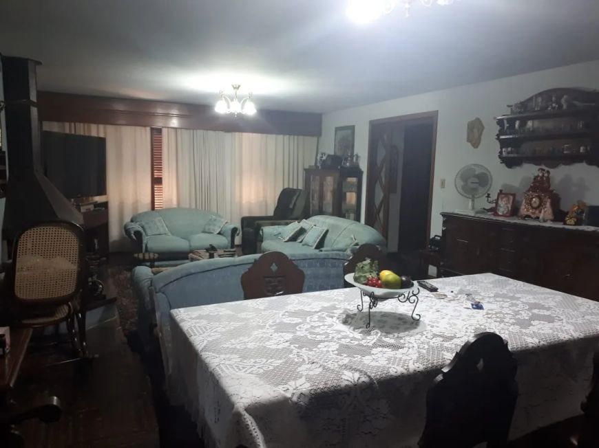 Casa residencial à venda no bairro Chácara Das Pedras com 187 m² e 3 dormitórios/quartos.