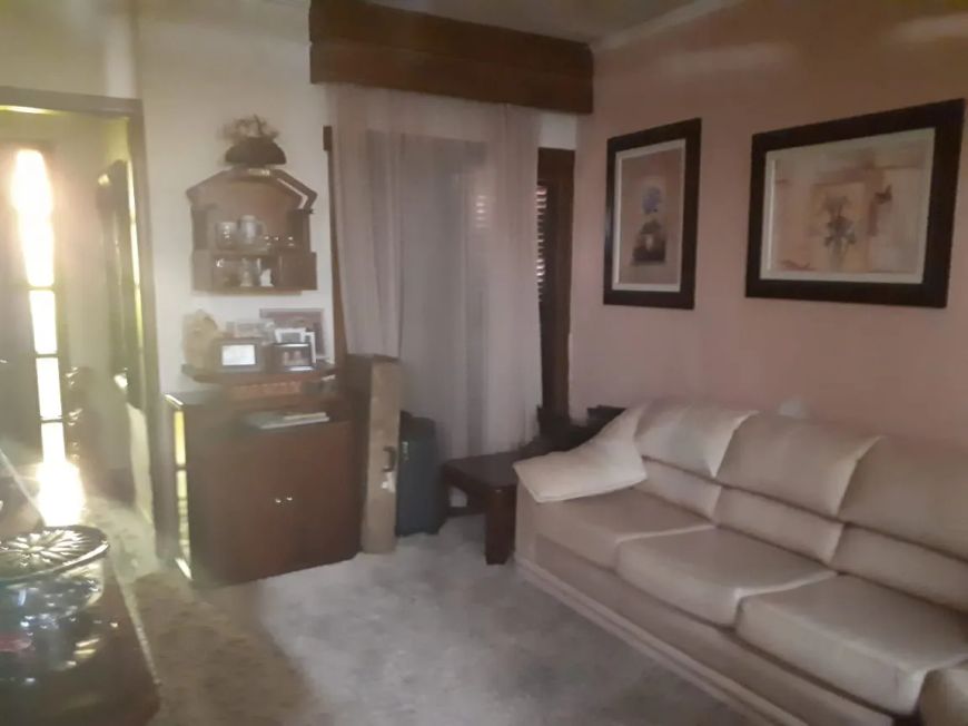 Casa residencial à venda no bairro Chácara Das Pedras com 187 m² e 3 dormitórios/quartos.