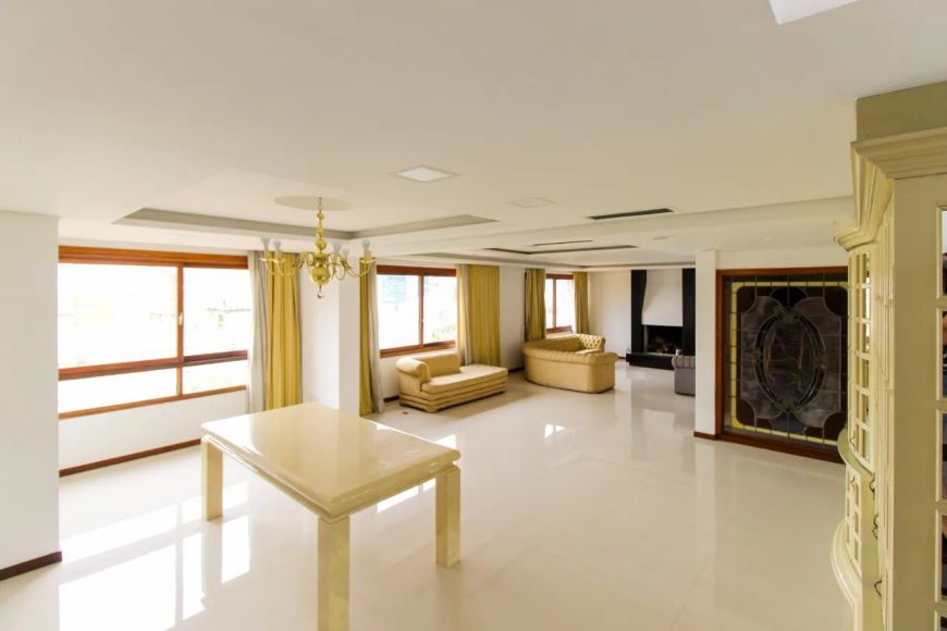Cobertura à venda no bairro Auxiliadora com 415 m² e 3 dormitórios/quartos