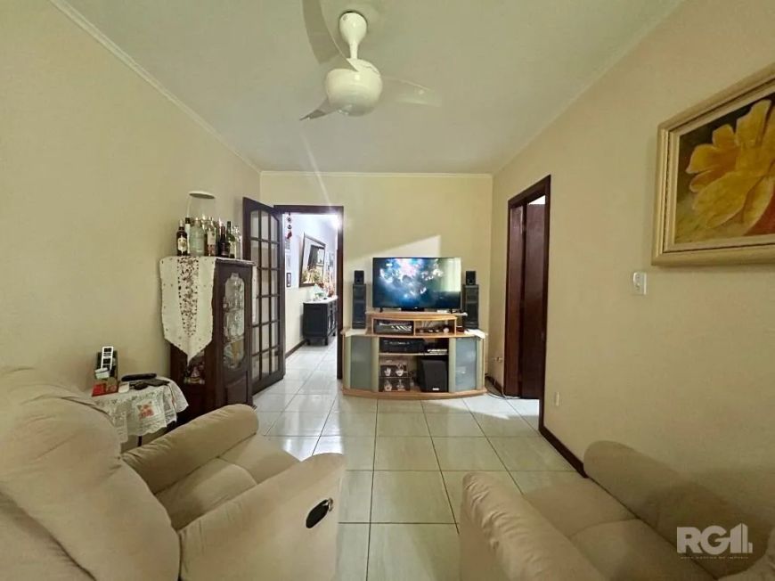 Descubra o seu novo lar na encantadora casa térrea na Rua Serafim de Alencastro, no bairro Sarandi!