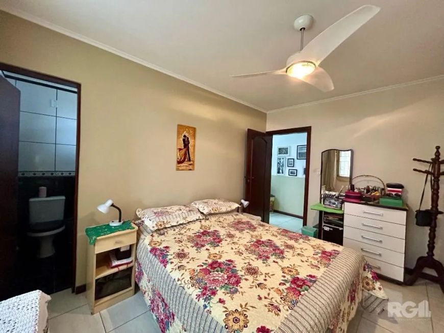 Descubra o seu novo lar na encantadora casa térrea na Rua Serafim de Alencastro, no bairro Sarandi!