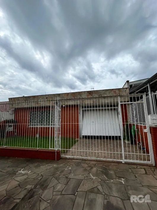 Descubra o seu novo lar na encantadora casa térrea na Rua Serafim de Alencastro, no bairro Sarandi!