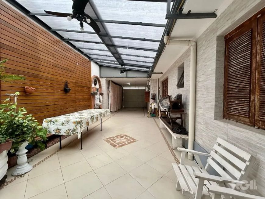 Descubra o seu novo lar na encantadora casa térrea na Rua Serafim de Alencastro, no bairro Sarandi!