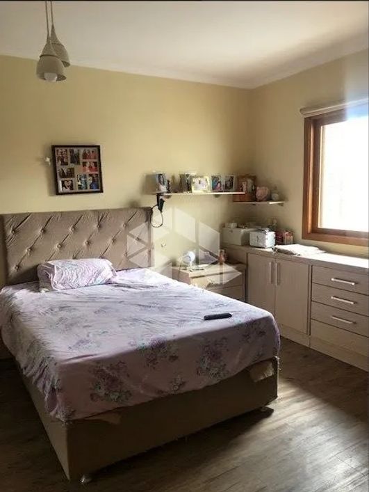 Casa Sobrado 3 quartos no Bairro Hípica, em Porto Alegre.