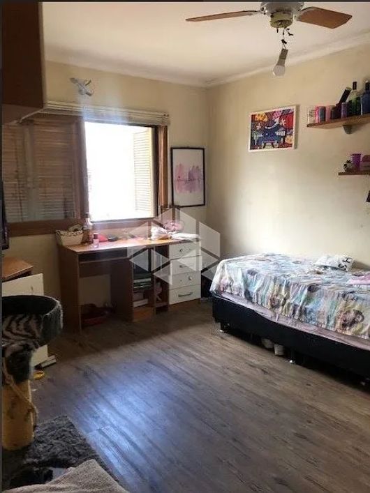 Casa Sobrado 3 quartos no Bairro Hípica, em Porto Alegre.